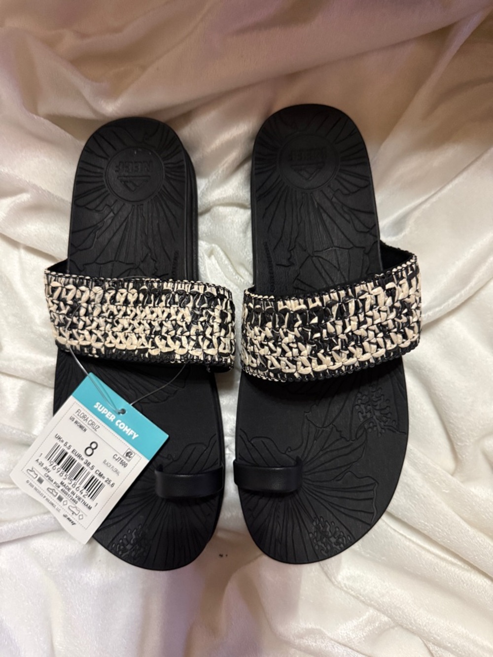 REEF CUSHION FLORA CRUZ Sandals Womens Size 8 Black Floral CJ7500